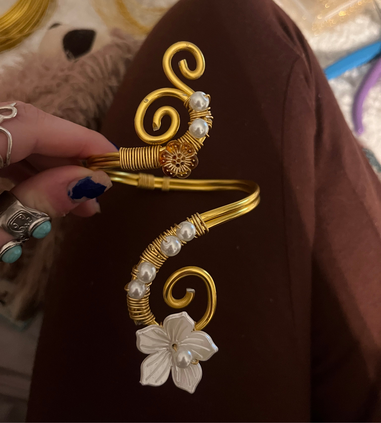 Arm cuff hibiscus pearly Gold