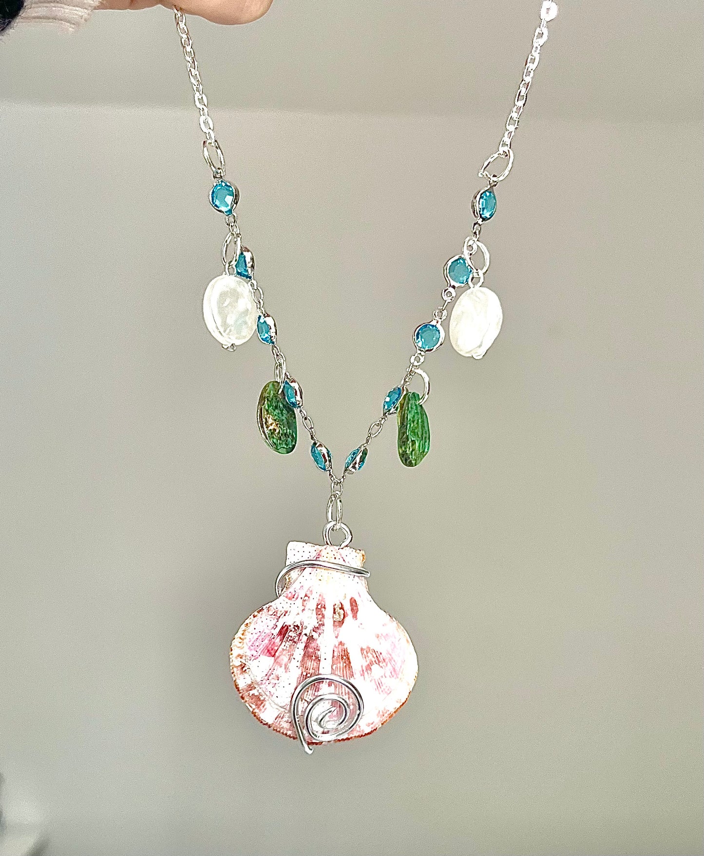 A aqua clutter necklace silver