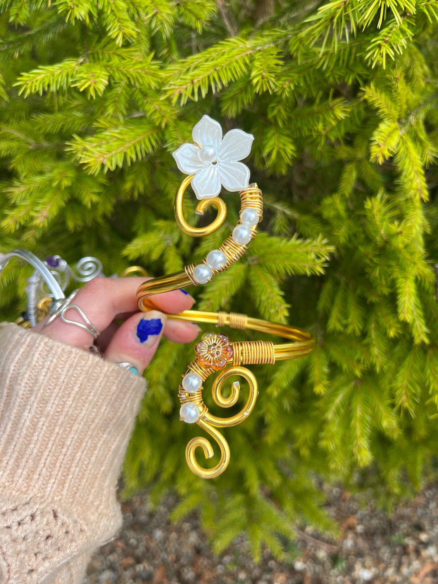 Arm cuff hibiscus pearly Gold