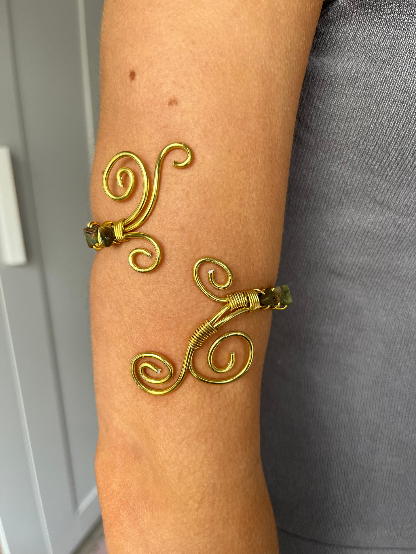 Greeny Gołd swirl bangle