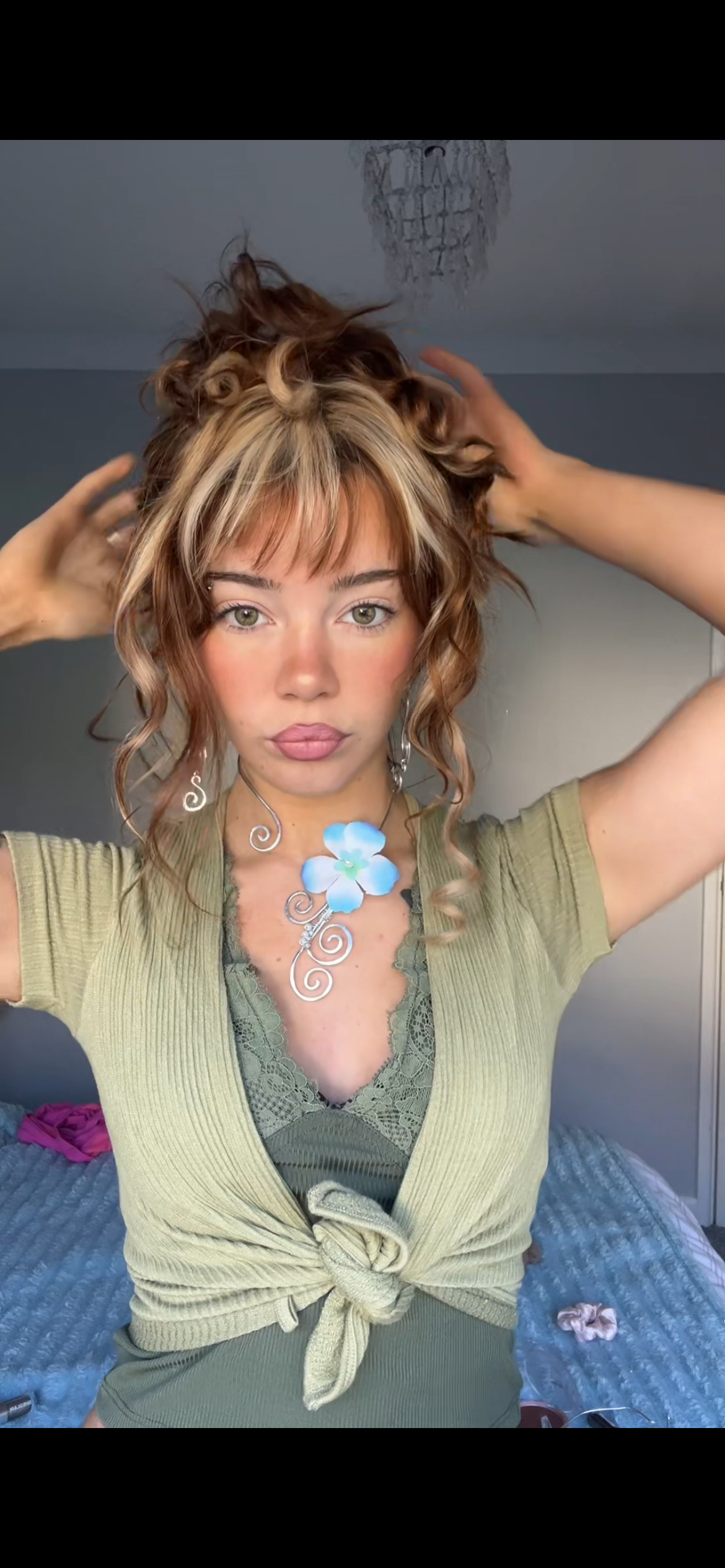 An angel set- earrings and necklace !! (Will be shipped on the 5th December)